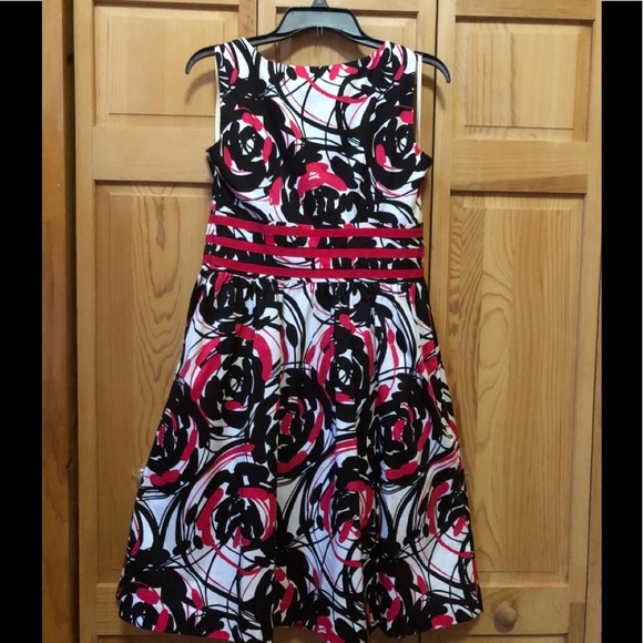 Ladies geometric dress - Picture 1 of 5